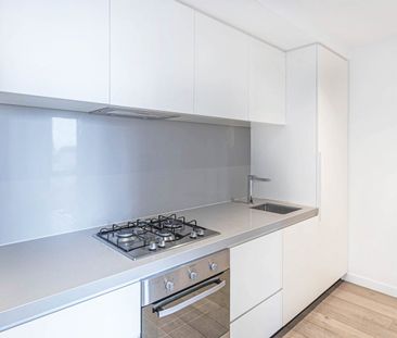 Stunning furnished home in the heart of CBD - Photo 5