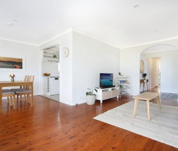 Renovated family home with views - Photo 2