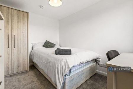 1 bedroom in a house share to rent - Photo 2