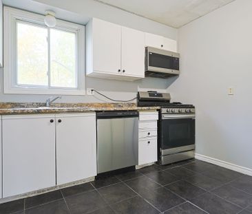 For Lease - 300 Crawford Street, London South, Ontario - Photo 4