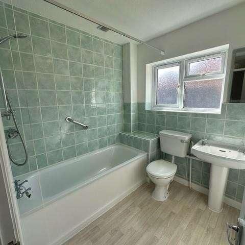 Webbs Acre, Thatcham, RG19 - Photo 1