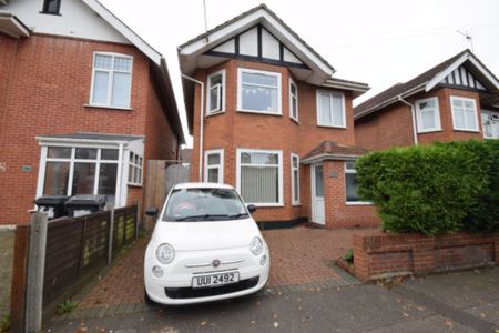 5 Bedroom House To Rent in Charminster - £2,200 pcm Tenancy Info - Photo 5