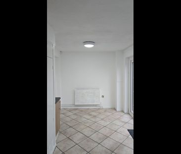 2 Bed Semi-Detached House, Thomas Close, NG3 - Photo 5