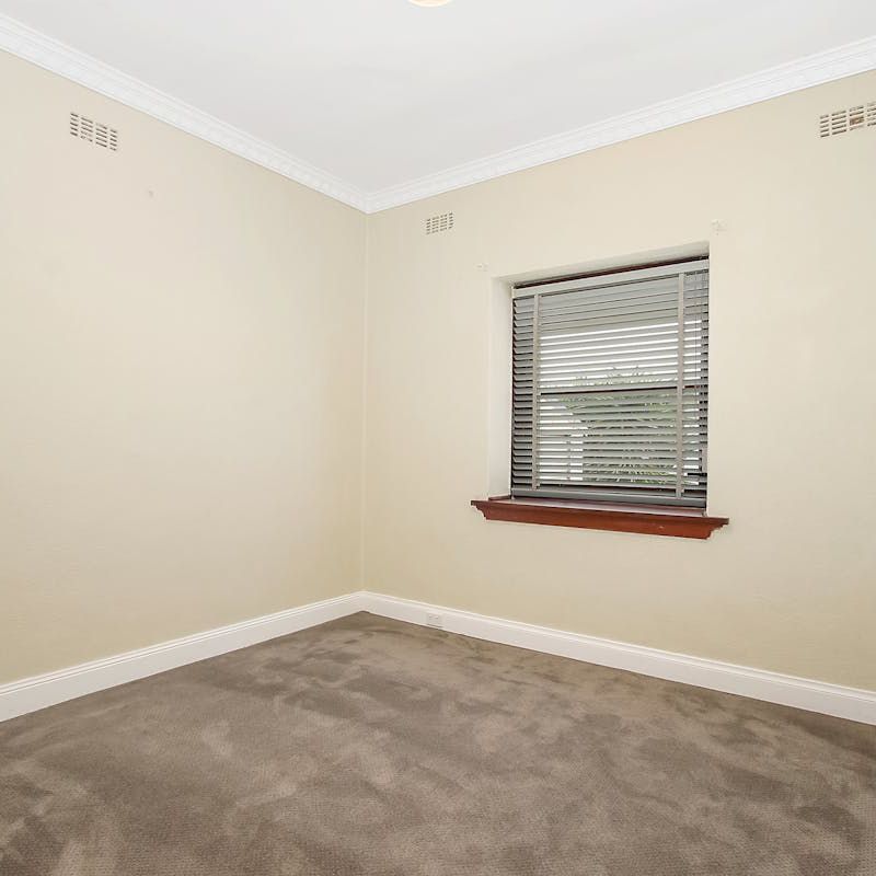3 Bedroom Home Close to Albury CBD - Photo 1
