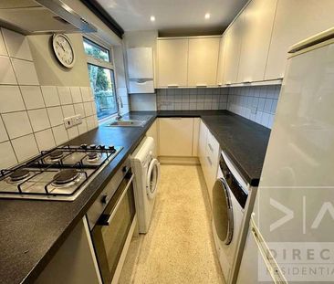 Skinners Lane, Ashtead, KT21 - Photo 1