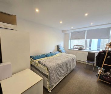 London Road, Bracknell, Berkshire, RG12 - Photo 3