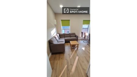 Private ensuite room in North Circular Road, Dublin - Photo 2