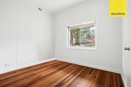 THREE BEDROOM HOUSE 350M TO HARRIS PARK TRAIN STATION - Photo 2