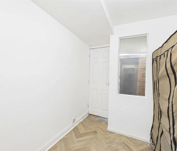 2 bedroom in Halimote Road, Aldershot - Photo 6