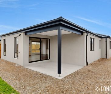 5 Newcastle Road, Rockbank VIC 3335 - House For Rent | Domain - Photo 6