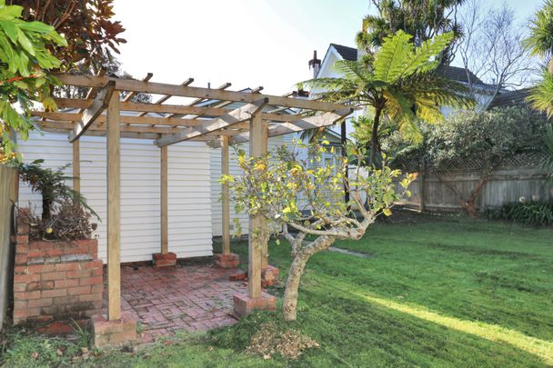 Woburn Beauty - Photo 1