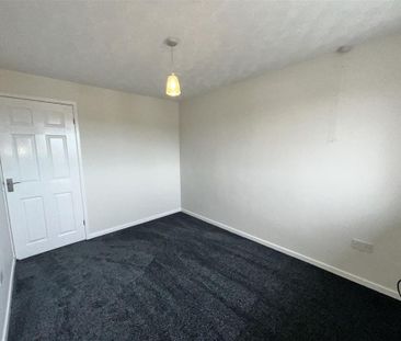 2 bedroom mews to rent - Photo 4
