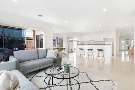 Charming Family Home in Quiet Cul-de-Sac - Photo 2