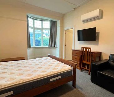 Ensuite room on Union Street, North Dunedin - Photo 2