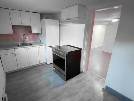 For Lease - 2469 Queen Street Unit# 5, Toronto, Ontario - Photo 3