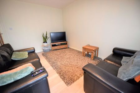 3 bedroom House in Eden Mount, Leeds - Photo 2