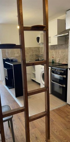 Studio to rent - Photo 1