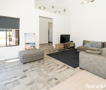 SPACIOUS TOWNHOUSE IN A PEACEFUL LOCATION - Photo 3