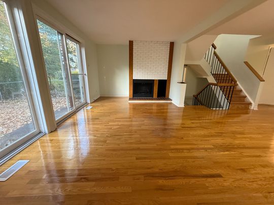 For Lease - 7913 Jeanne D'arc Boulevard, Orleans - Convent Glen and Area, Ontario - Photo 1