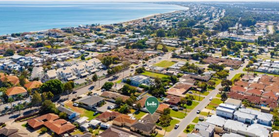 Character Home on Expansive 912sqm Block in Prime Mandurah Location - Photo 2