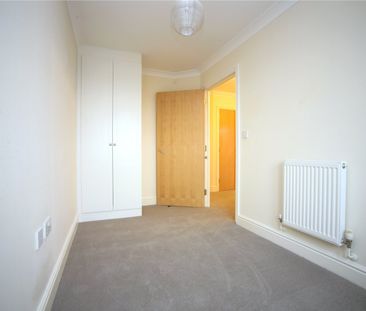 Brookbank Close, - Photo 4