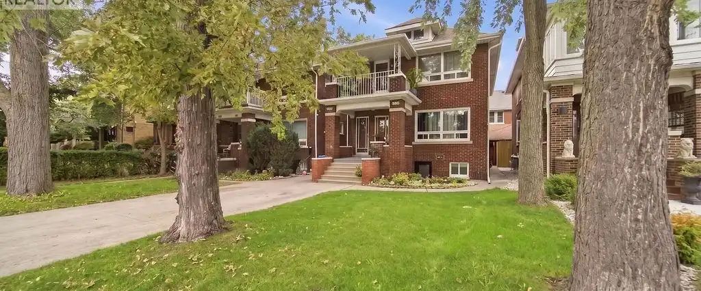 990 VICTORIA AVENUE Unit# 2 — 1 Bedroom - Photo 1
