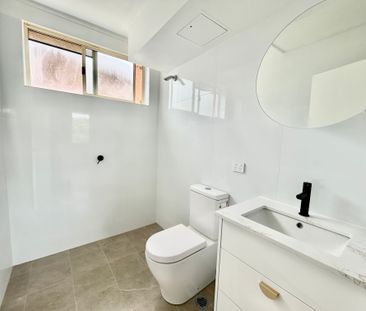 Sun-Drenched Renovated Apartment - Photo 4