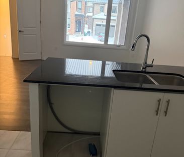 For Lease - 23 Kingshill Drive, Brampton, Ontario - Photo 5