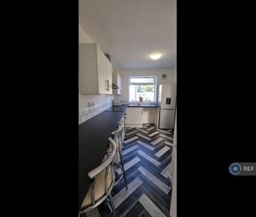 2 bedroom semi-detached house to rent - Photo 6