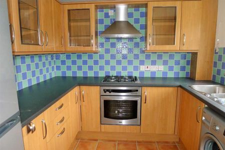 2 bedroom terraced house to rent - Photo 4