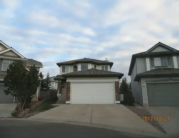 Beautiful Bright 3-Bedroom, 4 Bathroom , Double Garage House In Springbank Hill | 428 Springbank Place Southwest, Calgary - Photo 1