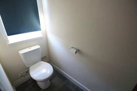 1 bedroom Flat To Let - Photo 5