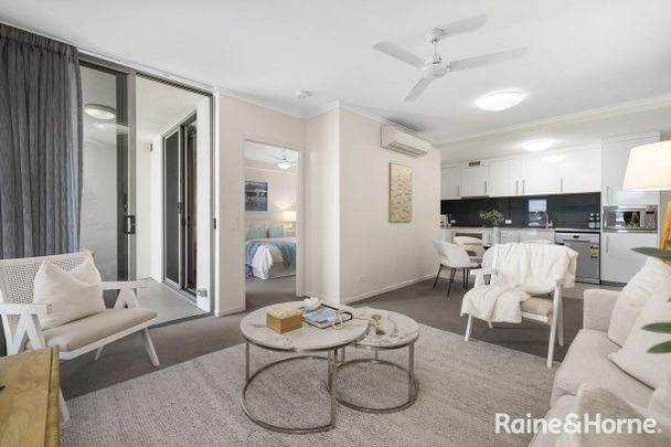 Stylish and Modern Apartment in the Heart of Auchenflower - Photo 1