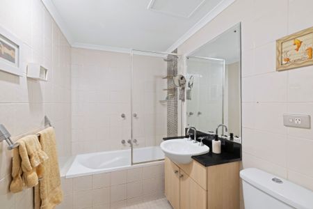 Modern Convenience Meets Vibrant Urban Lifestyle - Photo 4