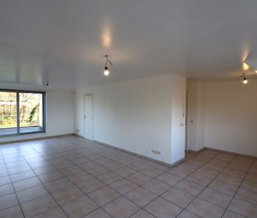 Een ruim appartement van 148m² met terras en 2 autostaanplaatsen. - Photo 5