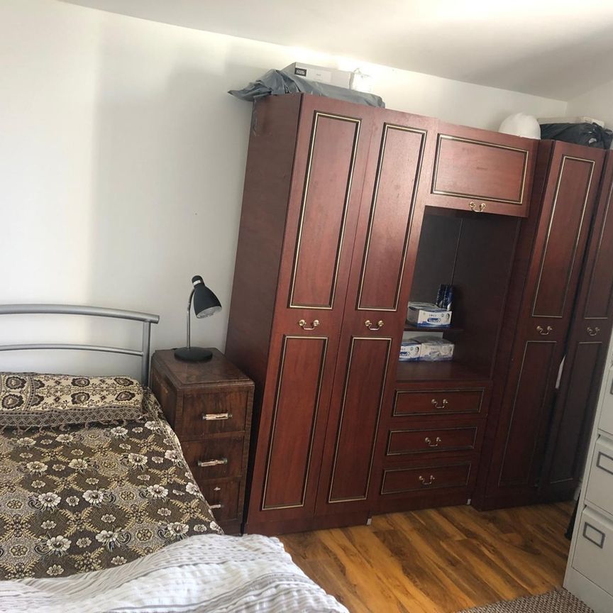 Room in a Shared House, Monteagle Avenue, IG11 - Photo 2