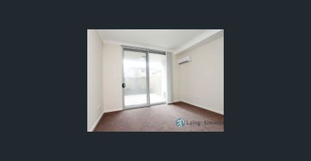 SPACIOUS AND BRIGHT TWO BEDROOM APARTMENT IN THE HEART OF RYDE - Photo 4