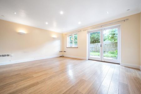 4 bedroom end of terrace house to rent - Photo 2