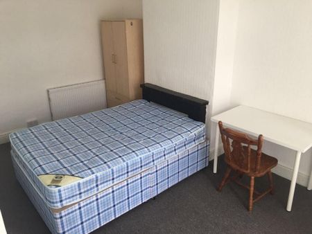 1 bedroom in a house share to rent - Photo 4