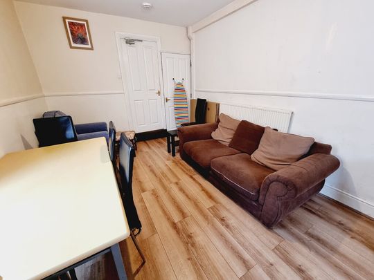 5 Bed Student Accommodation - Photo 1