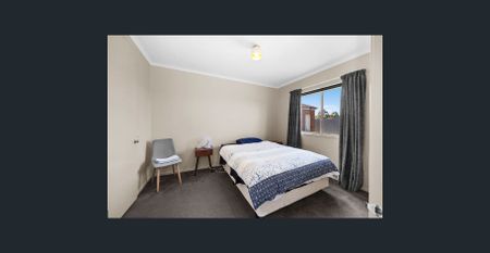 Welcome to 109 Sunraysia Drive - a spacious, family-friendly home positioned in a quiet pocket of Mitchell Park. - Photo 5