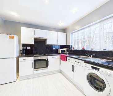 3 bedroom end of terrace house to rent - Photo 6