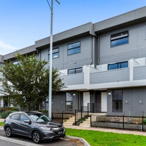 Brand-New Three-Level Townhouse in a Convenient Werribee - Photo 3