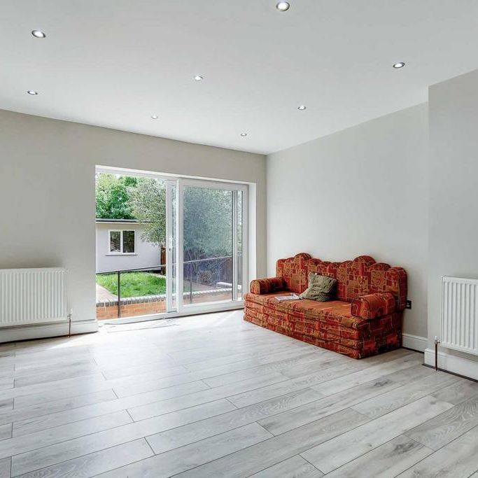 3 bedroom flat to rent - Photo 1
