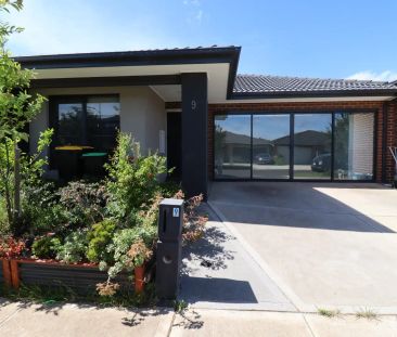 “Stunning Family Home in the Heart of Mt Atkinson Estate” - Photo 3