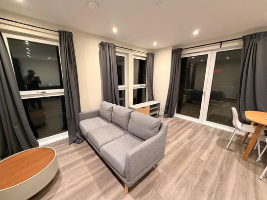 2 Bed Flat, Green Ferry Way, E17 - Photo 1