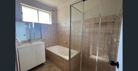 Large Three Bedroom Unit! - Photo 5