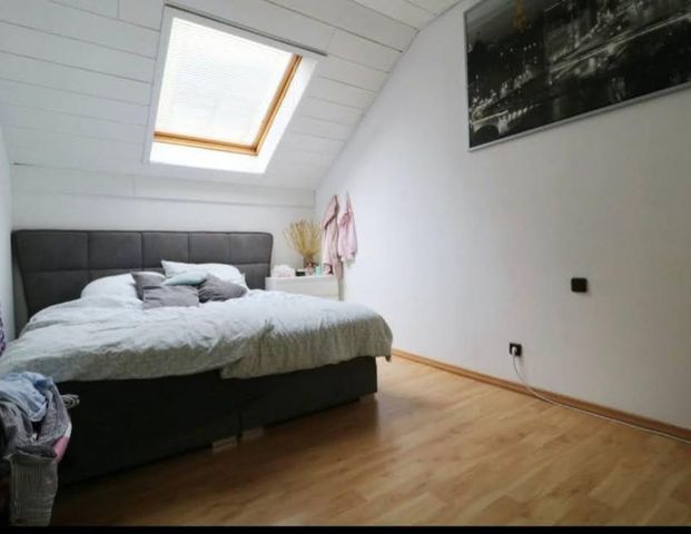 Helle, schöne Wohnung im 3.OG eines ruhigen und gepflegten MFH - Foto 1