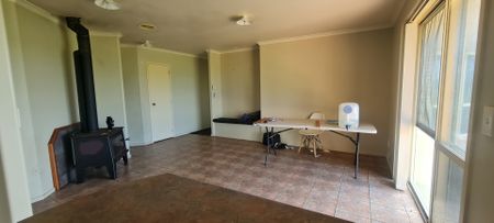 Spacious Rural Brick Home for Rent - Photo 2