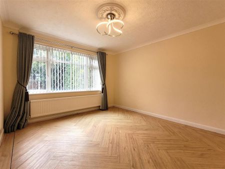 4 bedroom link detached house to rent - Photo 3